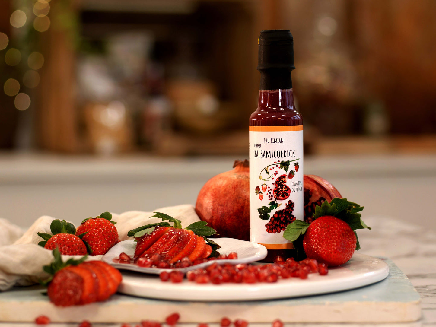 Kremet balsamicoeddik med granateple og jordbær - Fru Timian Nettbutikk